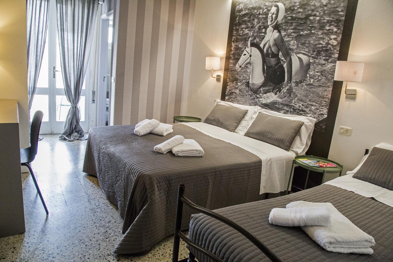 Hotel Hollywood Ричоне Екстериор снимка